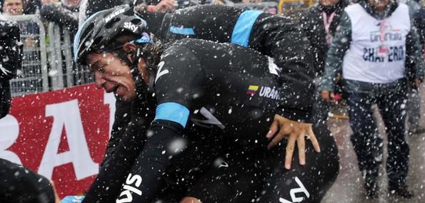 Frigorifié par le froid et la neige au sommet des Tre Cime de Lavaredo, Uran passe 2e place du général - Photo Giro d'Italia