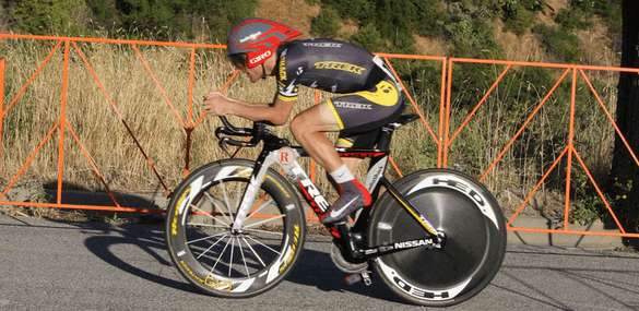 Leipheimer en position aérodynamique lors d'un contre-la-montre, une chose à laquelle il nous a habitué - Photo Flickr
